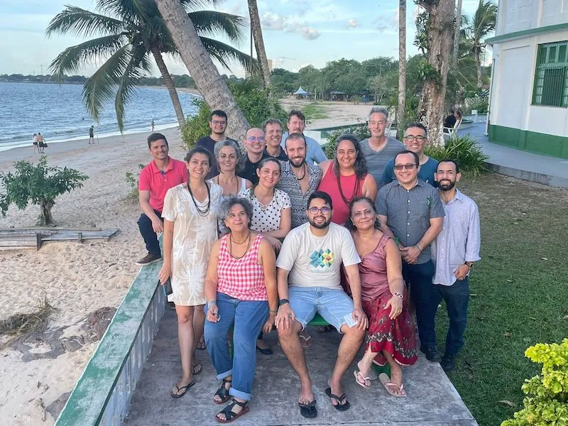 Membros da equipe Regenera e das Organizações Ambientais dos Estados do Bioma Amazônia (OEMA's) na oficina para co-produção de comunicação técnica. Junho de 2022 Hotel Farol, Mosqueiro-Belém, Pará.